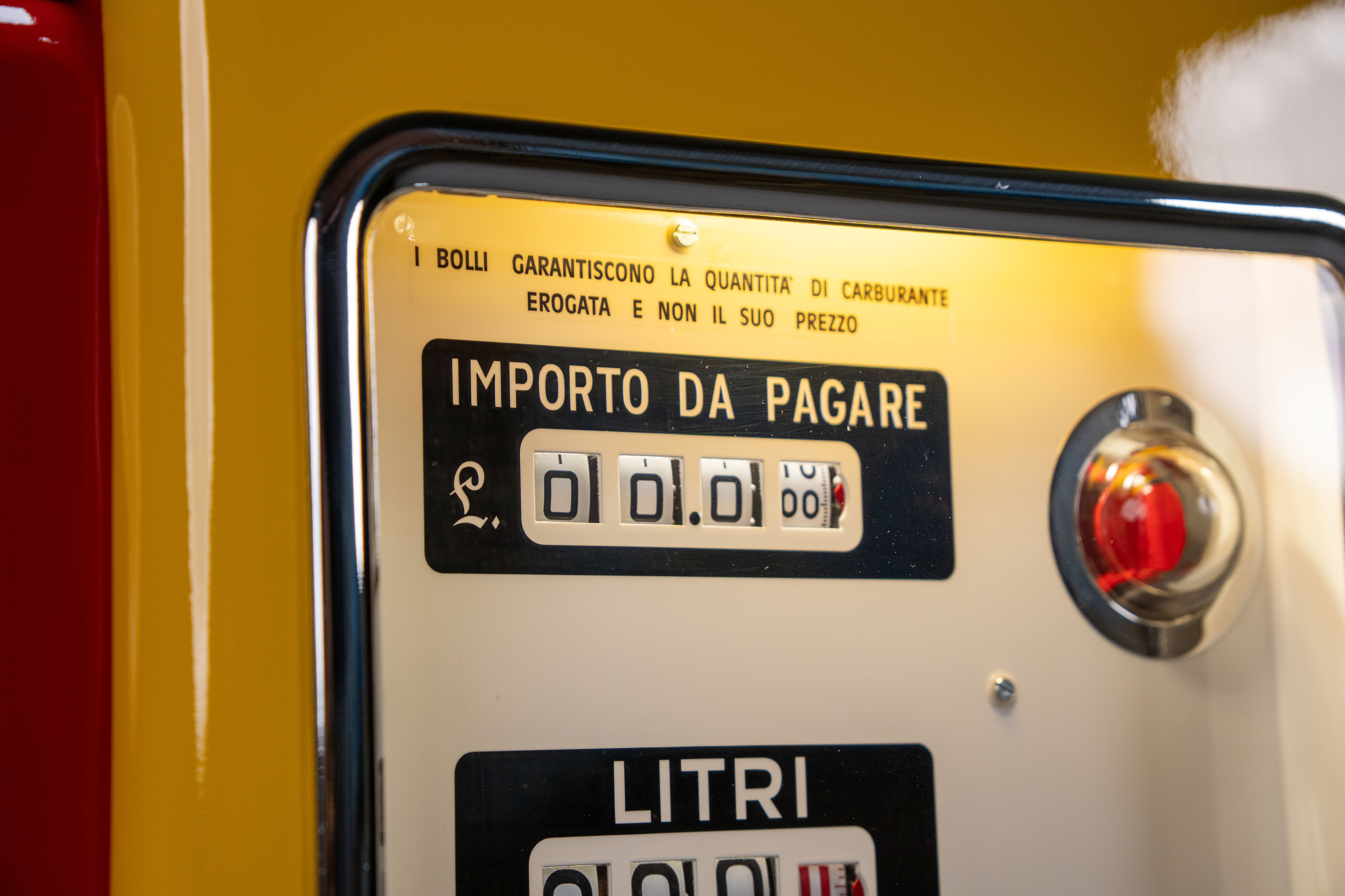 Shell wayne 100 italian petrol pump