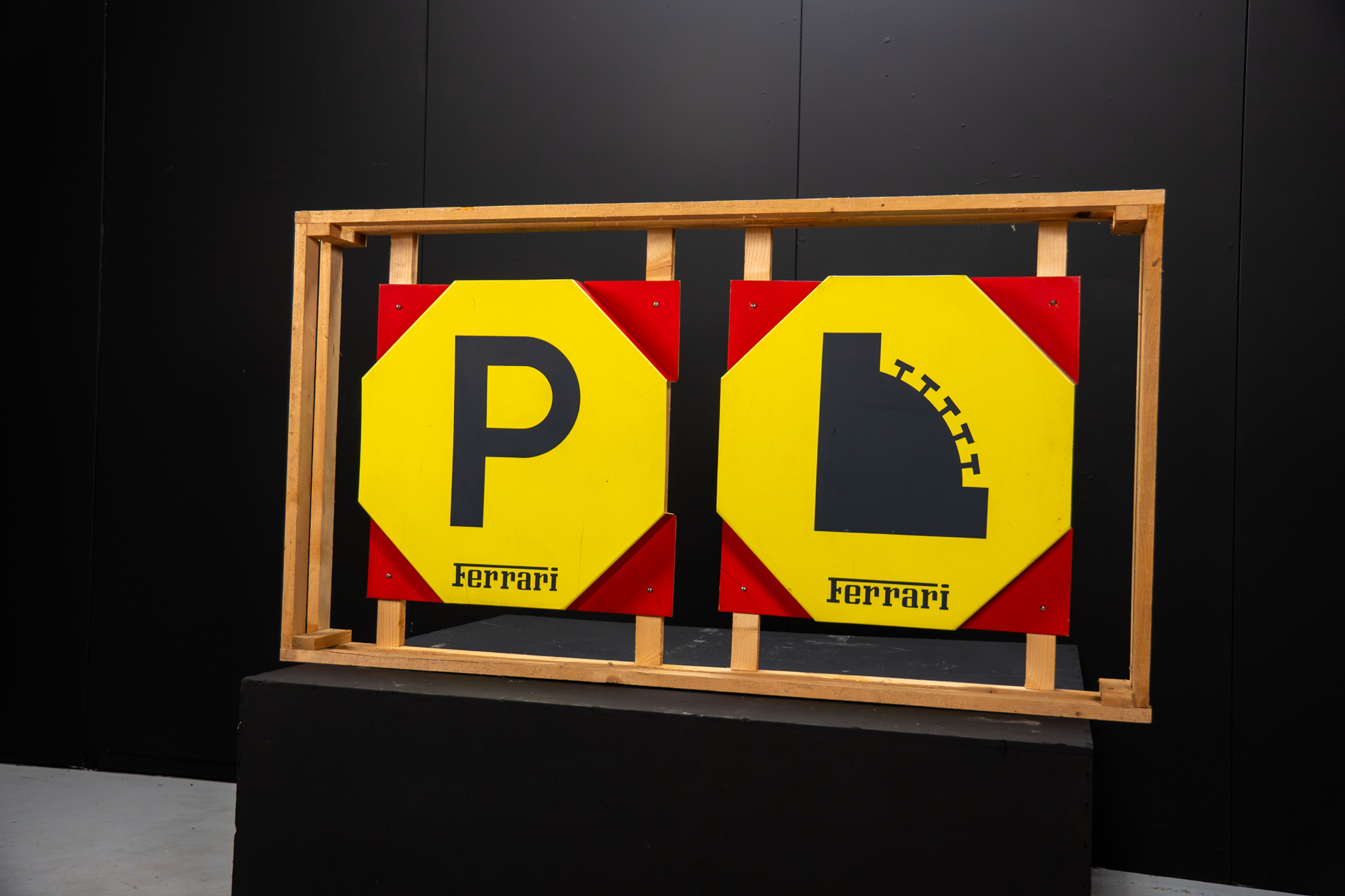 FERRARI DEALERSHIP / WORKSHOP SIGNS