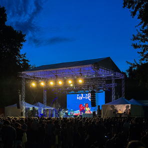 Installation technique complète iDzia pour le festival ID-ILE à Avignon : sonorisation, éclairage de scène, vidéo et plateau technique