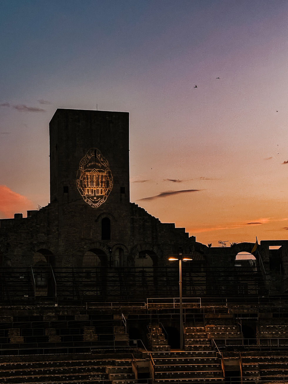 Le diner de Fragonard à l'amphithéâtre antique d'Arles.