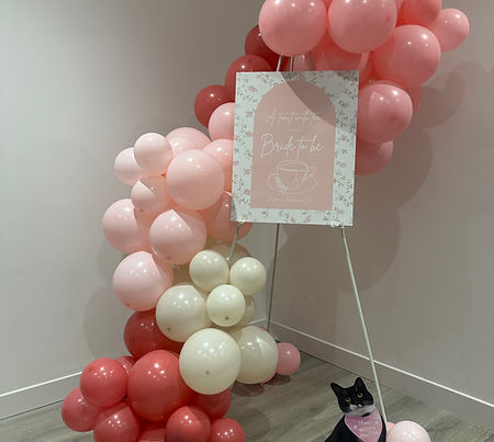 Custom balloon display