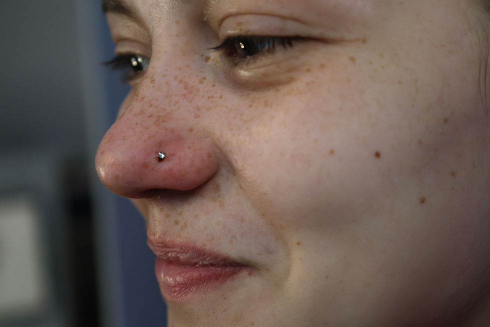 neus piercing, nose piercing