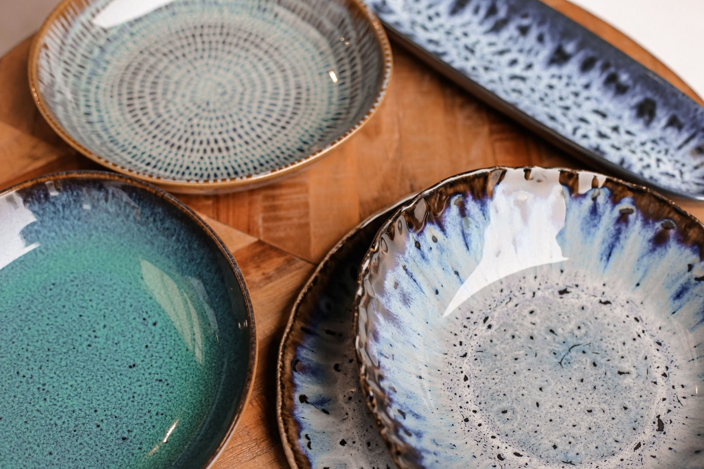 Handgemaakte blauwe kommen en schalen