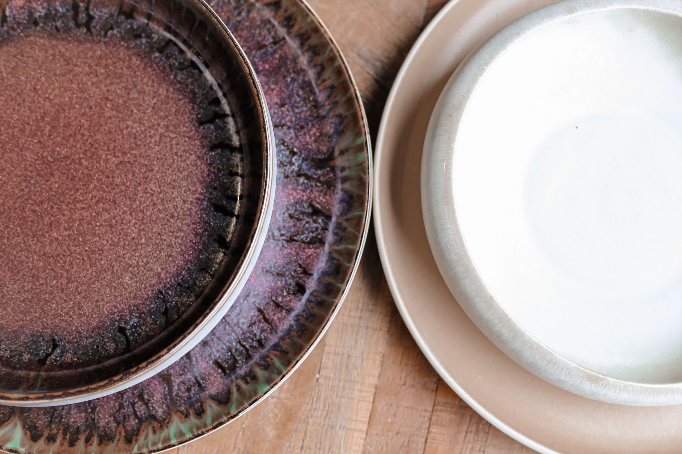 Handgemaakte keramische borden en schaal