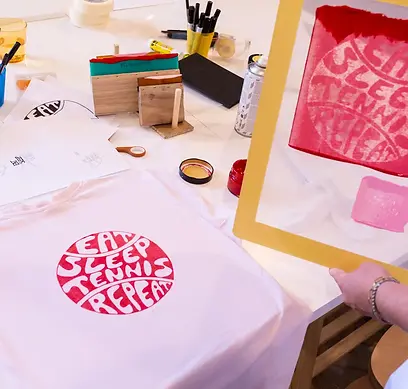 In unserer Manufaktur in Hamburg machst du Papier und andere Produkte zum Unikat. 