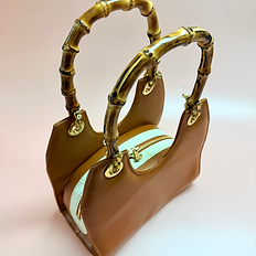 bovenaanzicht van kadertas met bamboo handvatten gemaakt in post-doc opleiding van cursustassenmaken.nl