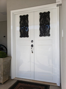 Porta de giro Open Lux com visor de ferro fundido mais apliques, 2 folhas, maçanetas fornecidas pelo cliente