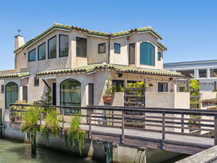 Custom floating home at 15 Gate 6½ Road, Sausalito CA, built by Paul Bergeron