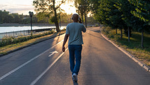 WALKING VS. CYCLING: WHAT IS BETTER FOR YOUR HEALTH & WHY CHOOSE CASMIR SPORTSWEAR
