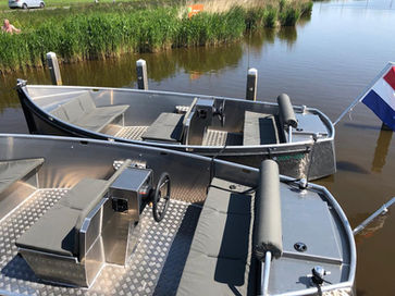 Jong gebruikte elektrische sloepen op voorraad