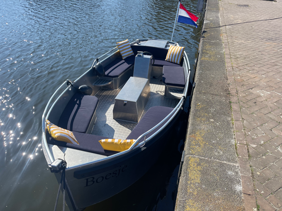 Zuidwestersloep ZWS-500 met kussenset. Budgetvriendelijk elektrisch varen.