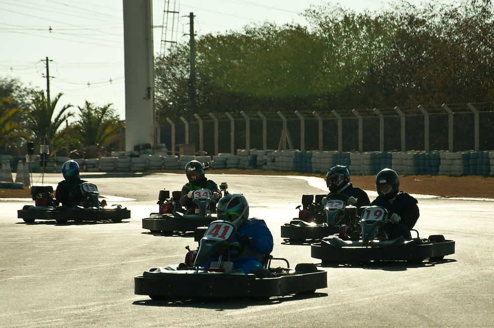 Pilotos retomam a velocidade após o cotovelo da curva 01, em 2013. Paulista Kart League PKL T-2013