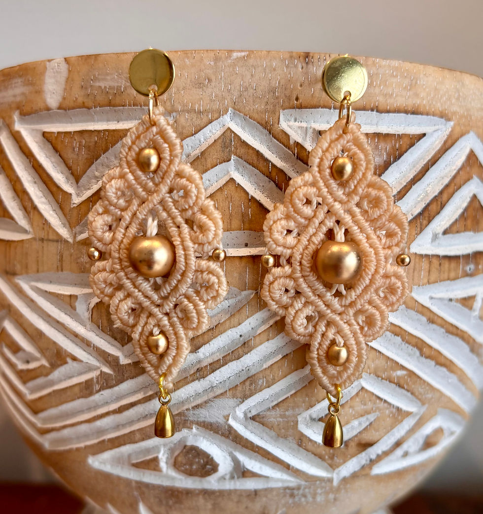 Miniature : Pendientes boho en macramé marfil con detalles dorados