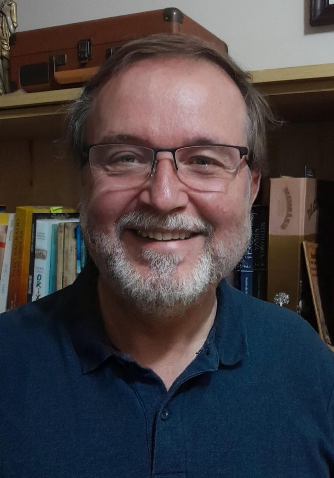JORGE MIKLOS.jpg