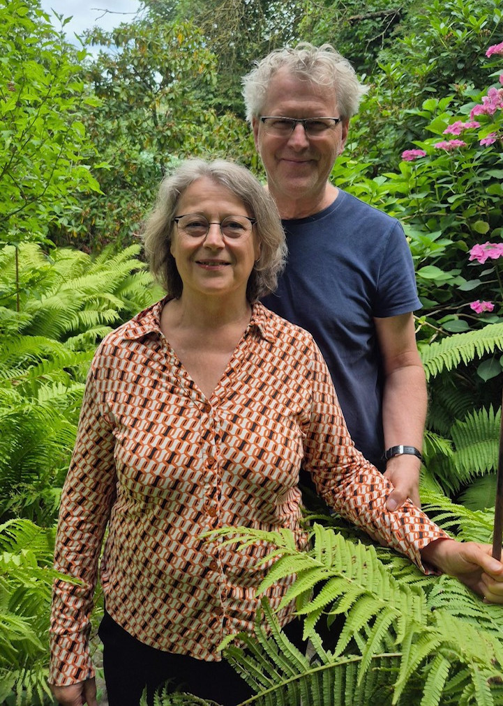 Das Staublau in guten Händen: Andrea Geister-Herbolzheimer und Wim Heesen, die das Haus und das Café am Wochenende gemeinsam führen. (Bild: Staublau)