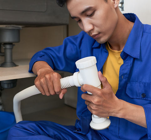 plumber-assembling-pipe.jpg