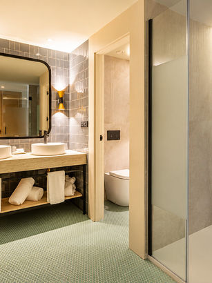 hotel angela fuengirola bathroom