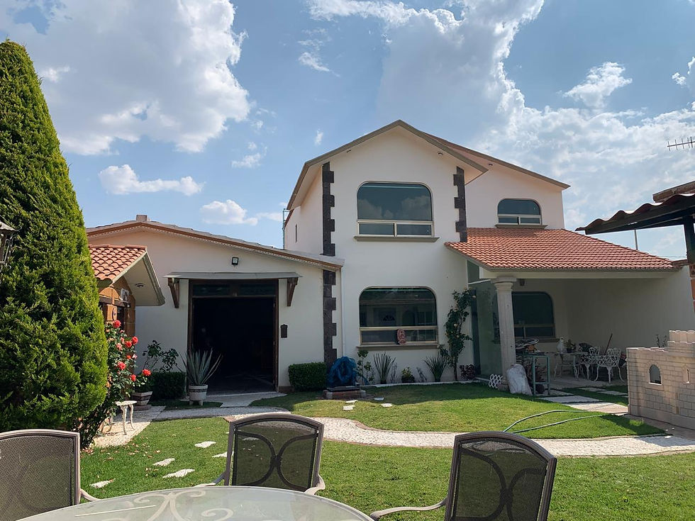 VENTA CASA CON SALÓN LINDAVISTA