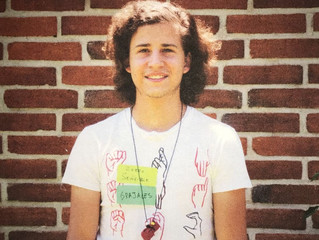 Un joven Nuevo Guerrero Moderno