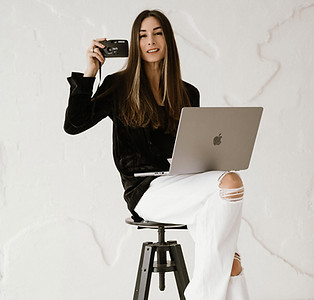 Esu Giedrė Narkevičiūtė kurianti įvairų turinį.