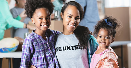 Seja voluntário com crianças.