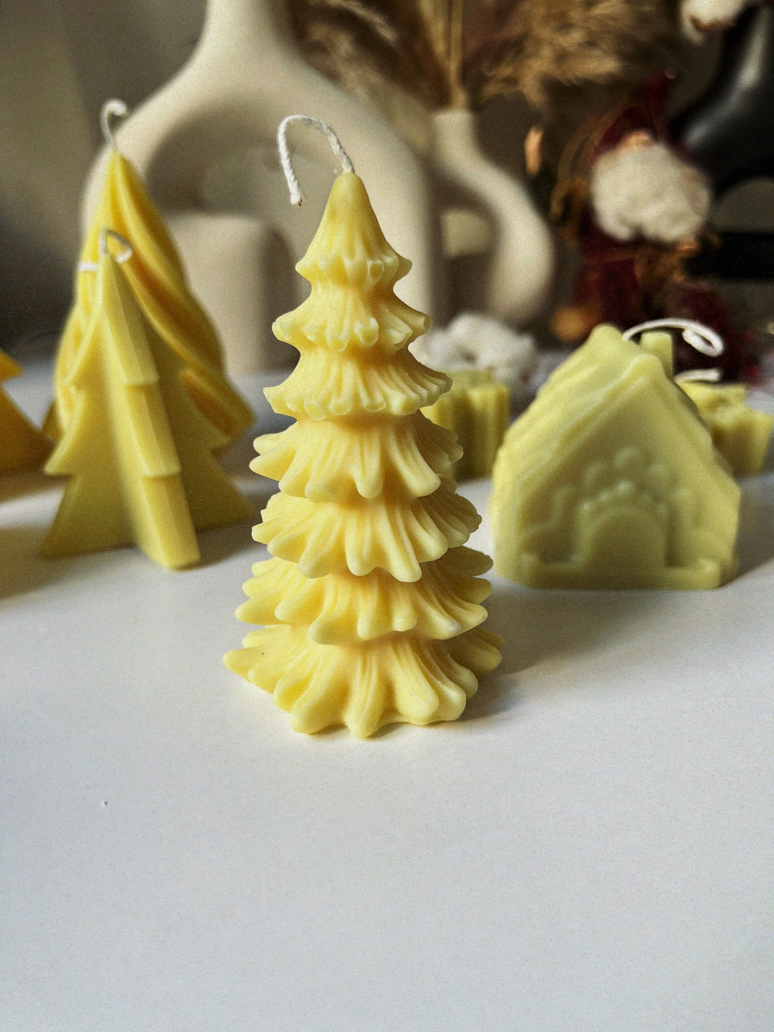 MALÝ ŽLUTÝ VÁNOČNÍ STROMEK SVÍČKA KOKOSOVO-SOJOVY VOSK