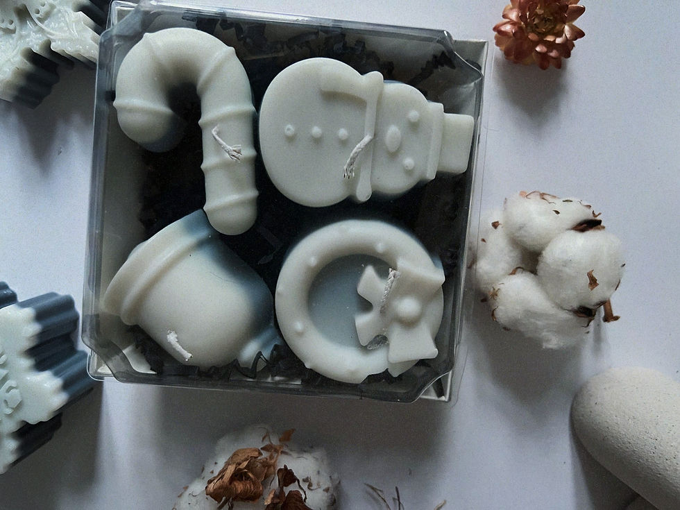 Thumbnail: SET OF 4 SMALL CHRISTMAS MOTIV CANDLES SOY-COCONUT WAX