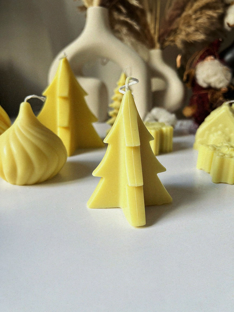 Miniatura: MALÝ FIALOVÝ VÁNOČNÍ STROMEK SVÍČKA SÓJOVÝ-KOKOSOVÝ VOSK