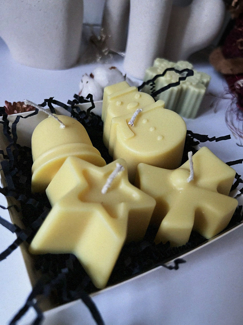 Thumbnail: SET OF 4 SMALL CHRISTMAS MOTIV CANDLES SOY-COCONUT WAX