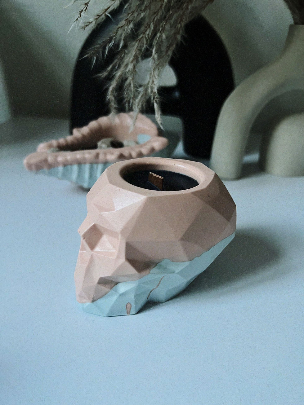 Прев'ю: SCULL GEOMETRIC SCENTED CANDLE JAR COCONUT-SOY WAX