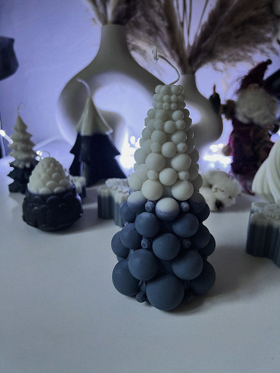 Прев'ю: LARGE GRADIENT CHRISTMAS BUBBLE TREE CANDLE COCONUT-SOY WAX