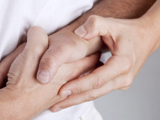 Faszientraining, Faszien Fitness, Sportphysiotherapie, Physiotherapie, Trainingstherapie, Fitness, Knietraining, Schultertraining, Impingement, Frozen Shoulder, Supinationstrauma, Kniereha, Training, Yoga, Yogatherapie, Corestability, Rückenschmerzen, Bauchmuskeln, Einzeltherapie, Sport, Faszie, Faszien, Faszientraining,FDM, Fasziendistorsionsmodell, Typaldos, Typaldosmethode, Faszienrolle, Faszia,