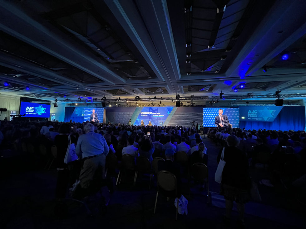 AJCGloFo23_37