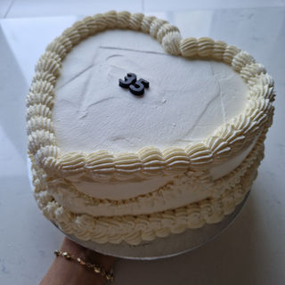 Classic white heart-shaped vegan vanilla cake with vintage piping and romantic design