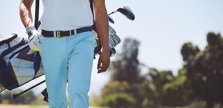 Golf-Spieler zu Fuß