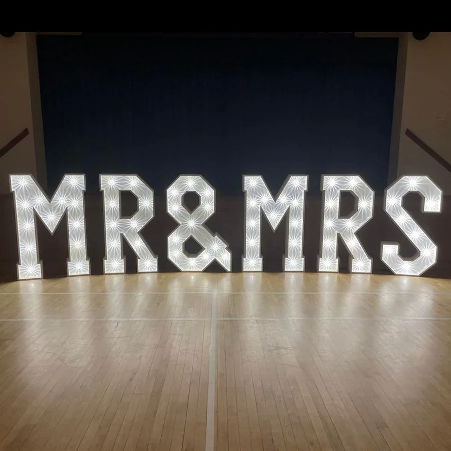 mr&mrs.webp
