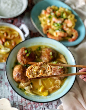 Super Easy! How to make perfect Lion's Head Meatballs with Chinese cabbage.