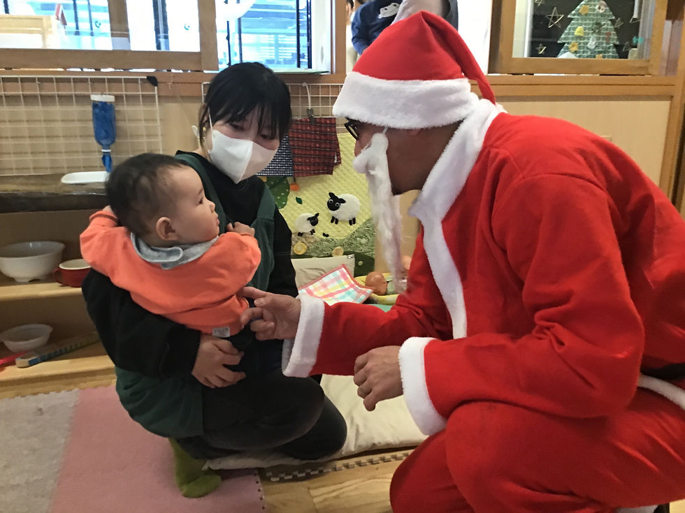 誰なのかな～？泣かないでじっとみていたよ