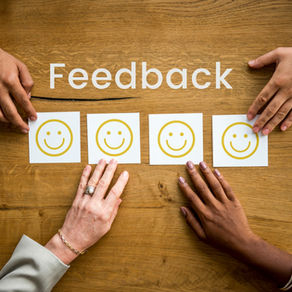image qui illustre les feedbacks en entreprise avec des emojis "sourire"