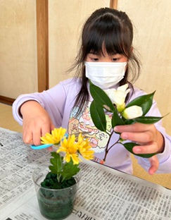 フラワーアレンジメントにチャレンジ！