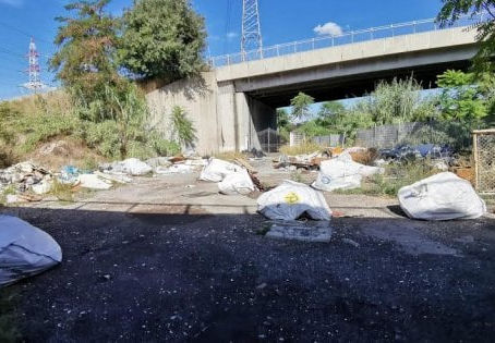 Roma, alla stazione Togliatti il cimitero dell'amianto.