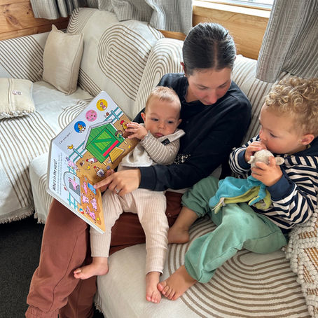 mum reading to her children