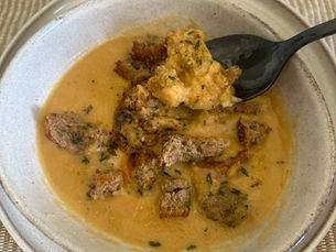 Turkish red lentil soup (mercimek çorbası) served with homemade croutons