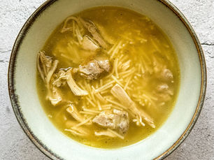 Tel Şehriyeli Tavuk Çorbası