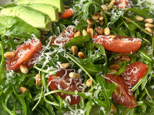 Çam Fıstıklı Roka Salatası