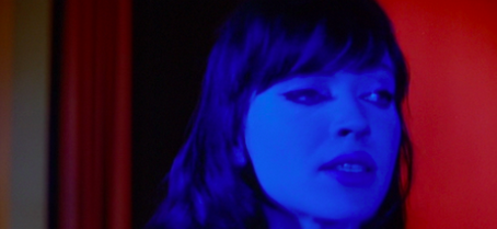 At The Cinema: West Wickhams captura el colorido estilo mod y lo combina con un ritmo hipnótico post-punk 