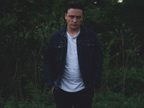 THOMAS LaVINE PRESENTA STARING AT THE SKY