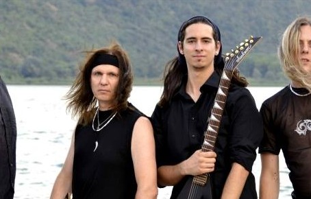 Felina Melinda comparte un gran riff y un coro pegajos con su sencillo She's Like a Thunderstorm