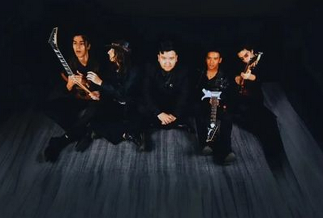 Elyrio lanza su flamante EP En Esta Fiesta: instantaneas en  ritmo pop rock desde Monterrey