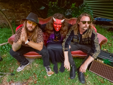 THE BIFTERS LANZAN SU ÁLBUM DEBUT Y EL SENCILLO THE REVEREND